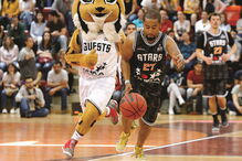 Sabri Lucas mostrou boa forma física, apesar de não jogar basquetebol há  mais de 25 anos 