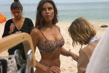 Carolina Loureiro arrasa de biquíni