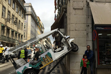 Tuk-tuk descontrolado na Baixa de Lisboa	