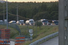 Camiões com combustível escoltados pela GNR a caminho do Aeroporto de Lisboa 