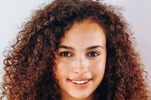 Atriz britânica morre aos 16 anos na sequência de um desmaio