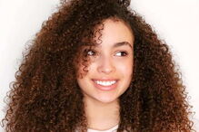 Atriz britânica morre aos 16 anos na sequência de um desmaio