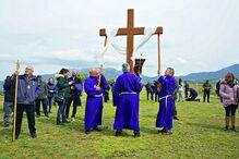Espanha. Em S. Vicente de la Sonsierra  os fiéis assinalaram a sexta-feira santa  com a procissão da penitência   
