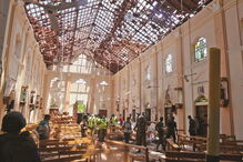 Corpos de várias pessoas foram retirados da igreja de São Sebastião, em Negombo 