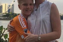 Pai desesperado encontra filhos e mulher mortos após massacre no Sri Lanka