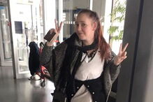 Mulher veste quatro quilos de roupa para não pagar taxa no aeroporto