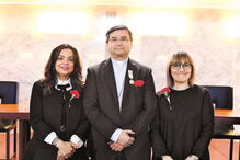 D. Américo Aguiar com a presidente da autarquia Luísa Salgueiro (à esq.) e Palmira Macedo, da assembleia municipal 