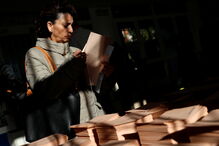 Urnas já abriram e espanhóis votam para eleger um novo governo