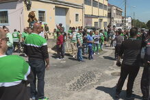 Dezenas de adeptos do Sporting recebem campeões europeus de futsal em Lisboa
