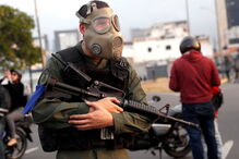 Tensão e confrontos nas ruas venezuelanas