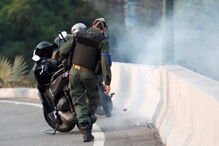 Tensão e confrontos nas ruas venezuelanas