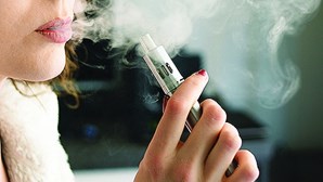 EUA proíbem venda de todos os cigarros eletrónicos da Juul Laabs