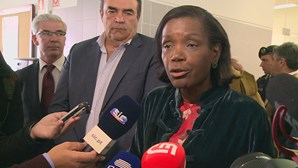 Ministra da Justiça admite que crise política é "grave" mas acredita que será ultrapassada