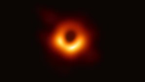 Primeira imagem revelada de um buraco negro