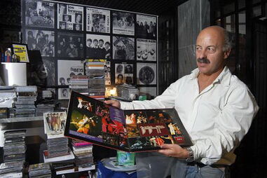 Colecionador de Viana do Castelo junta 8 quilómetros de discos em 51 anos