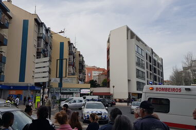 Atropela mulher e criança de quatro anos e põe-se em fuga