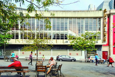 Cinema Batalha foi construído na década de 1940, foi sala de cinema até 2000 e fechou de vez há mais de oito anos