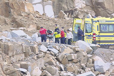 Trabalhadores sofreram queimaduras na face e nas vias respiratórias, devido a explosão de pólvora em pedreira 