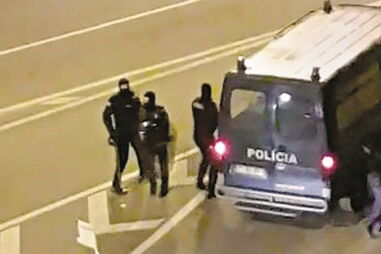 Polícia foi chamada durante a madrugada para uma desordem na Reboleira e foi recebida à pedrada  