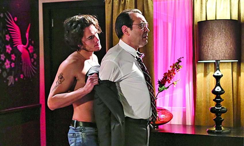 Personagem Sérgio em cenas gay com Eduardo    