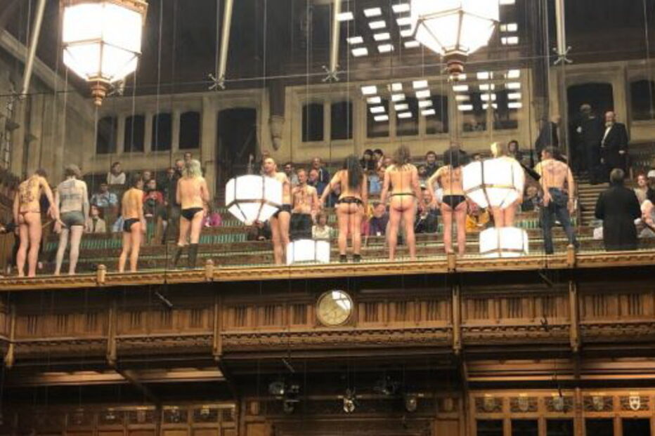 Manifestantes na câmara dos comuns 