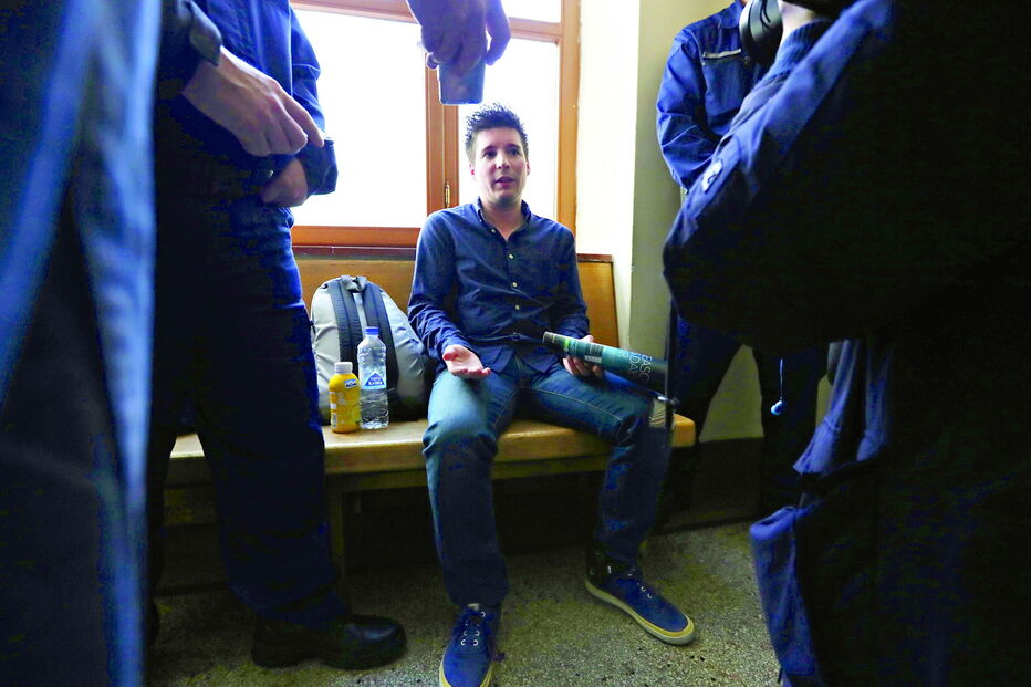 Rui Pinto esteve preso na Hungria. Ainda contestou a extradição, mas as autoridades daquele país mandaram-no para Portugal. Disse que tinha medo  