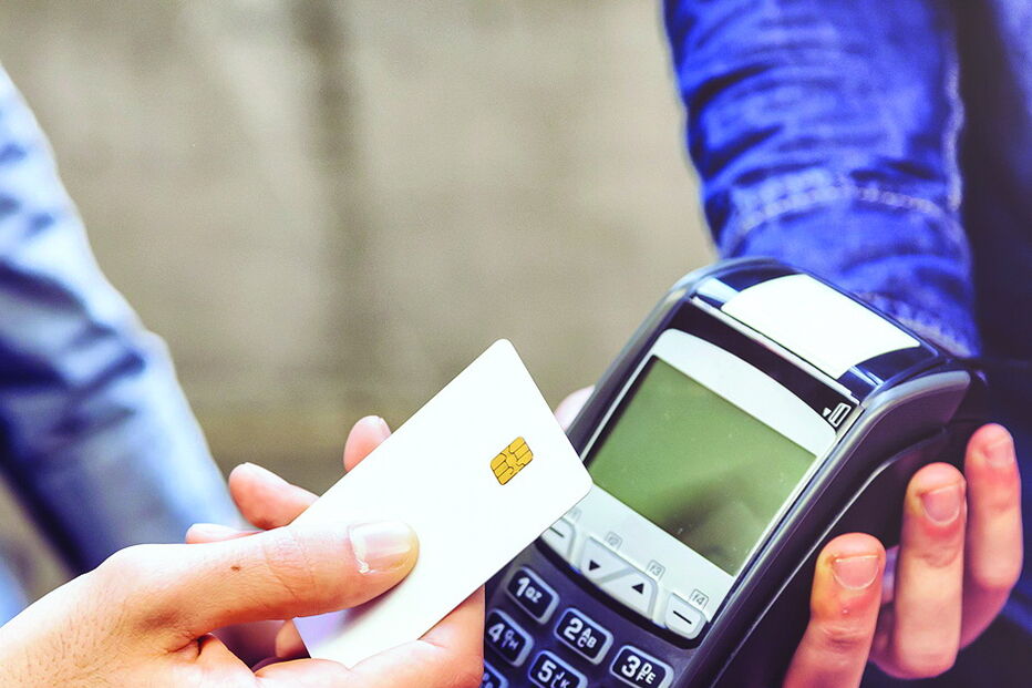 Dados dos cartões usados para colocar dinheiro numa conta no Chipre 