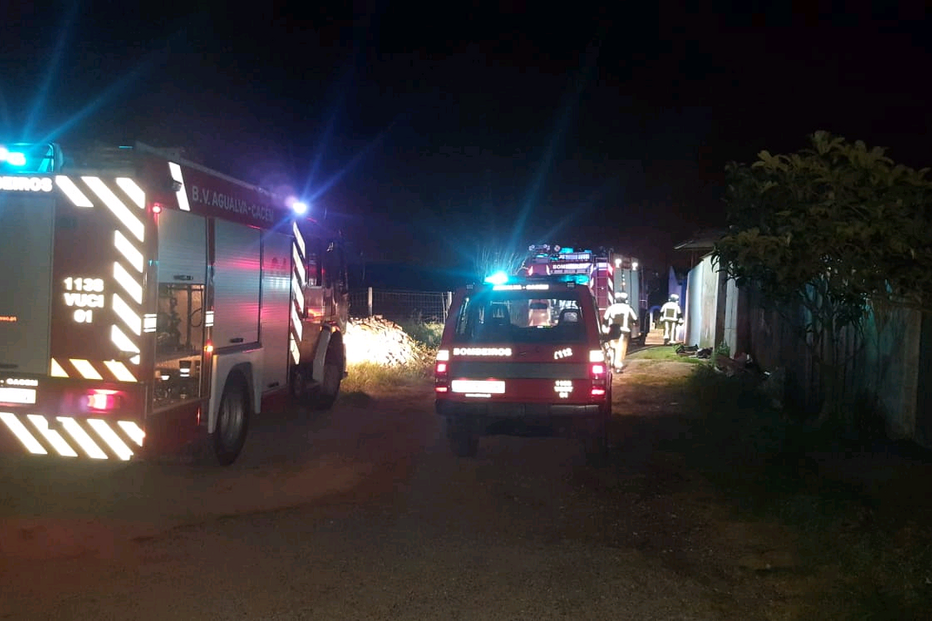 Incêndio destrói armazém em Sintra