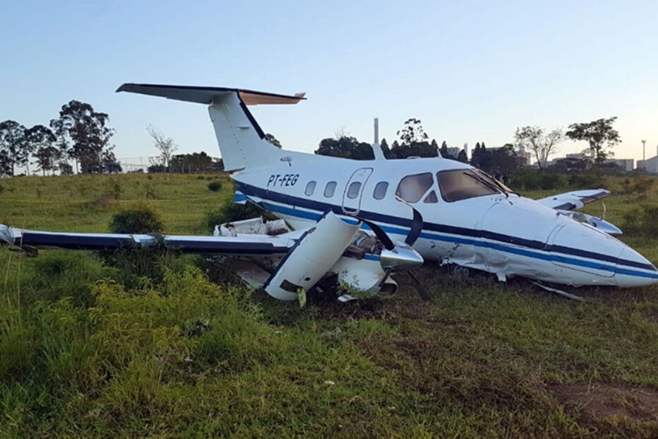 Avião aterrou de emergência