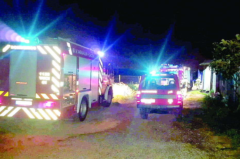 Bombeiros de Agualva no local   