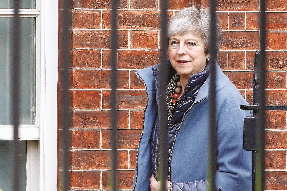 Theresa May diz que novo adiamento visa impedir saída sem acordo do Reino Unido da União Europeia