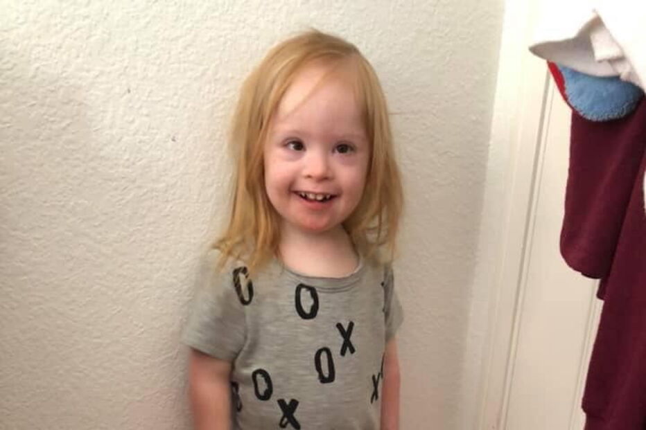Menina de quatro anos com síndrome de down espancada até à morte por namorado da mãe