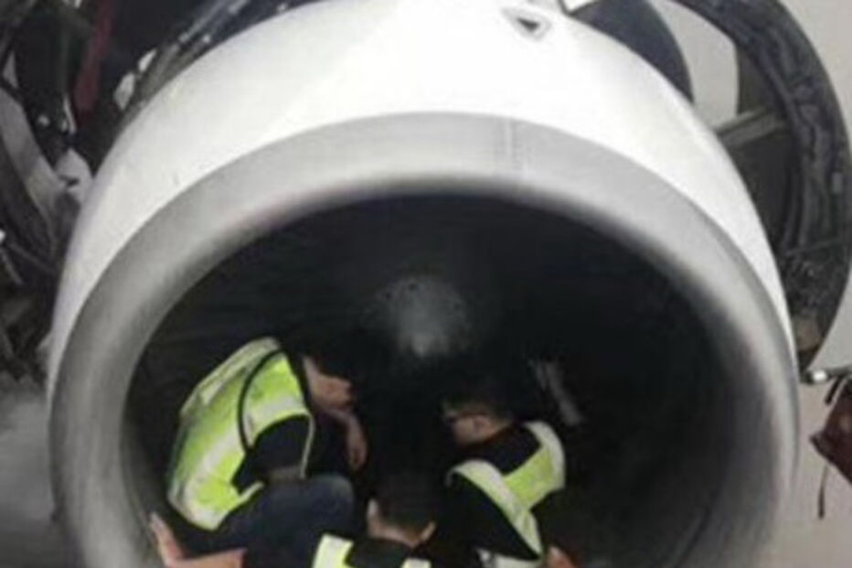 Passageiro detido após ser apanhado a atirar moedas ao motor do avião para 