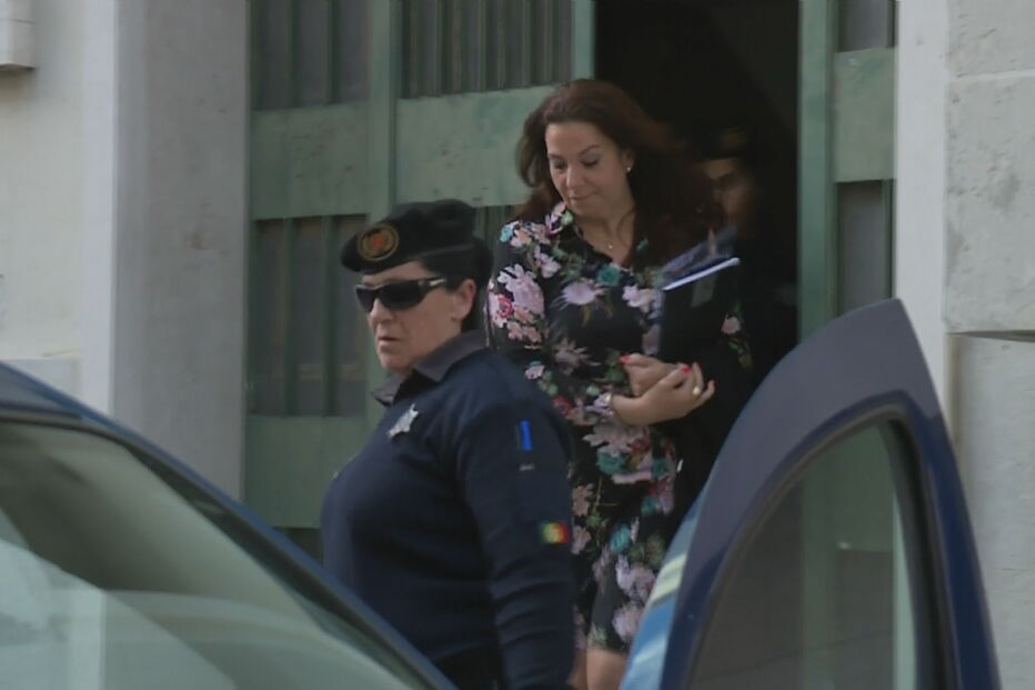 Rosa Grilo à saída do tribunal de Vila Franca de Xira 