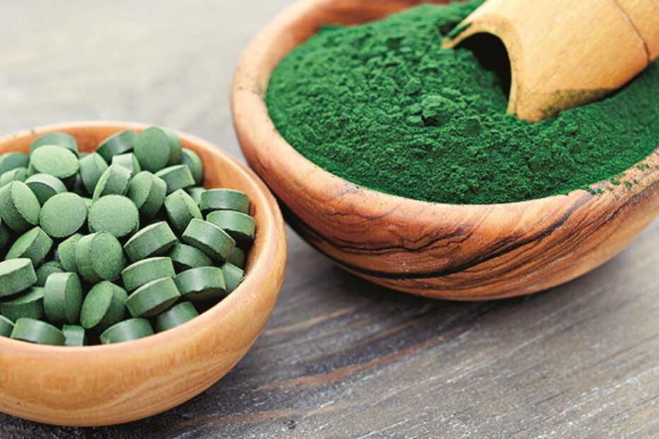 Espirulina pode ser verde, azul ou laranja. Apresenta-se em pó ou comprimidos 
