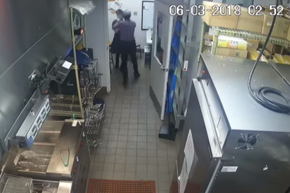 Funcionária grávida agredida por gerente de restaurante por fazer muitas pausas