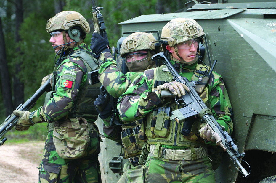 Os militares das Forças Armadas incluem-se no grupo dos principais beneficiários da medida ontem aprovada pelo Governo, em conjunto com médicos e GNR