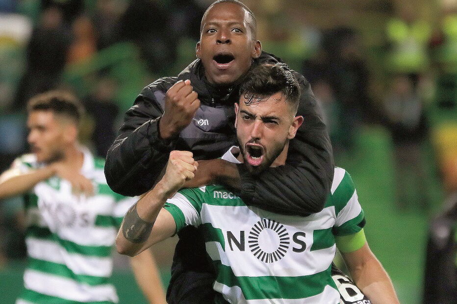 Bruno Fernandes, na foto com  Borja, está  a ser cobiçado por alguns grandes  clubes  do futebol  europeu 