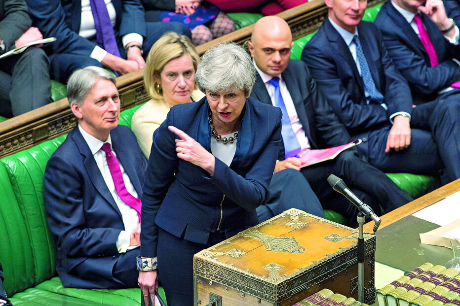 May foi surpreendida pela aprovação de uma moção parlamentar que visa obrigá-la a pedir uma extensão longa do Brexit