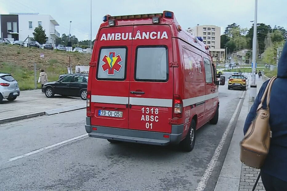 Adolescentes feridos ao cair do metro enquanto faziam 