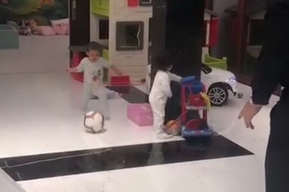 Filho mais novo de Cristiano Ronaldo já mostra dotes para o futebol
