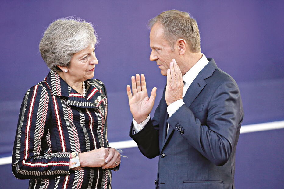 May escreveu a Tusk a pedir uma extensão do Brexit até final de junho