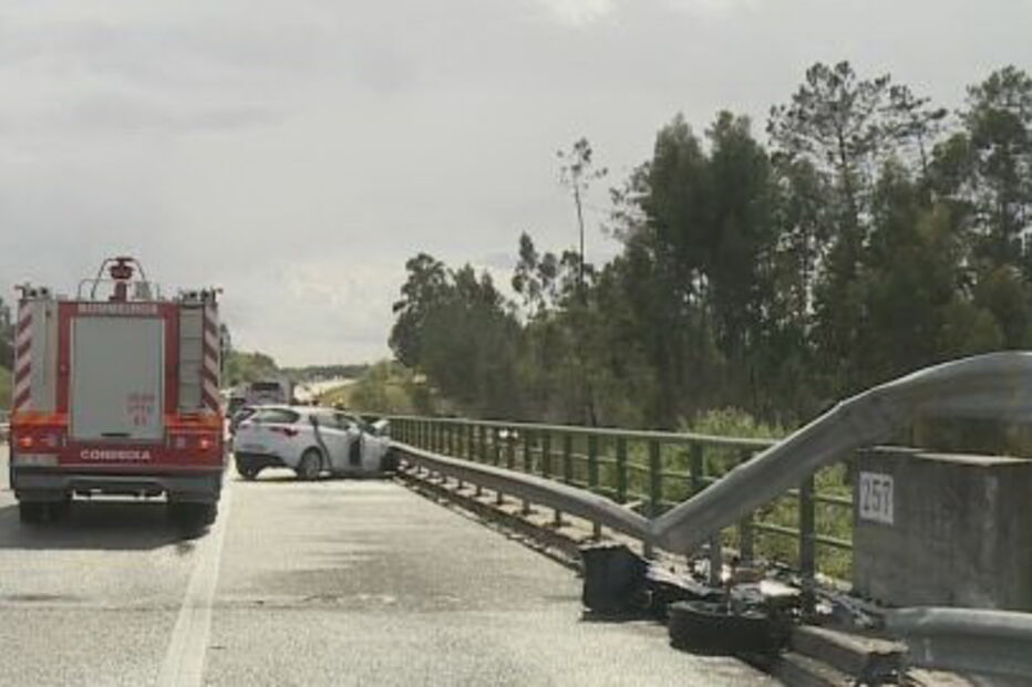 Um morto e cinco feridos em colisão na A1 em Condeixa-a-Nova