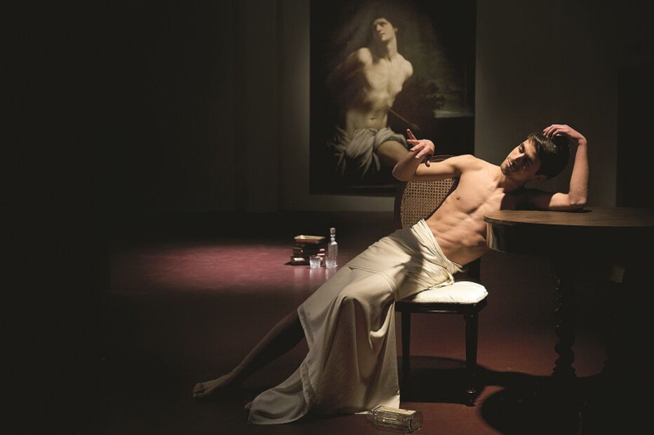 Miguel Amorim numa cena da peça ‘O Beijo de Judas’, que David Hare escreveu e Carlos Avilez está a apresentar no Teatro Mirita Casimiro, em Cascais