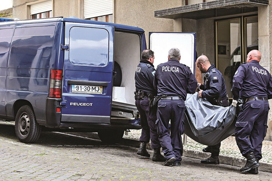 Corpo de Heila Lopes foi retirado por agentes das automacas da PSP