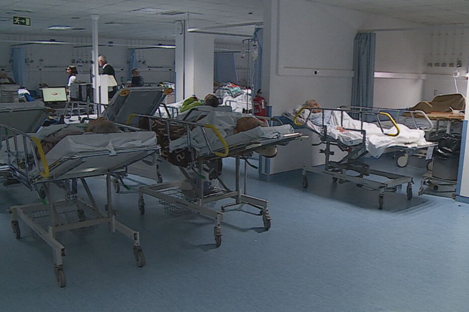 Idosa espera cirurgia à coluna há 12 dias em Faro 