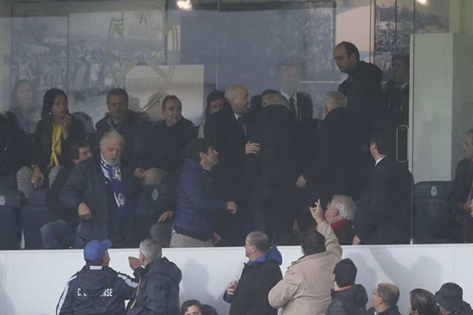 Vieira abandona tribuna após golo anulado ao Feirense