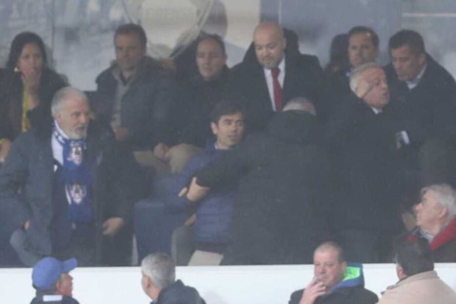 Vieira abandona tribuna após golo anulado ao Feirense