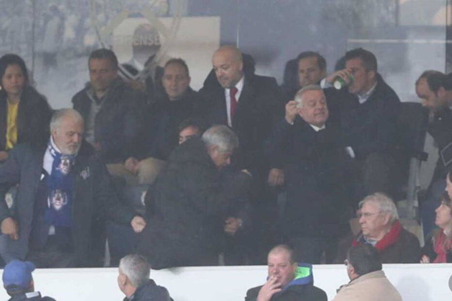 Vieira abandona tribuna após golo anulado ao Feirense