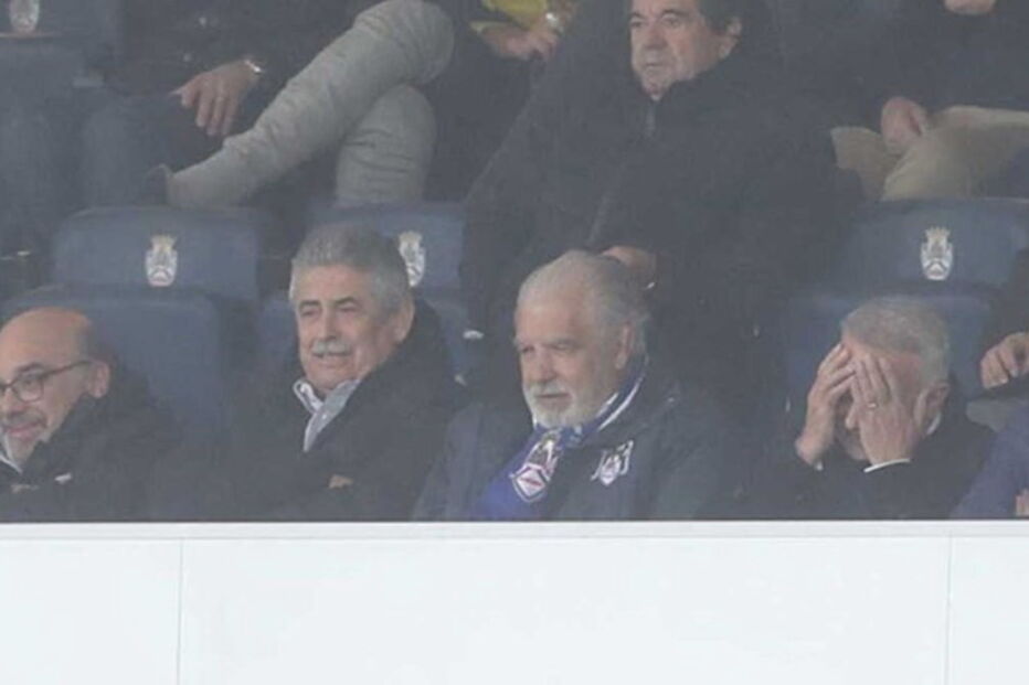 Vieira abandona tribuna após golo anulado ao Feirense